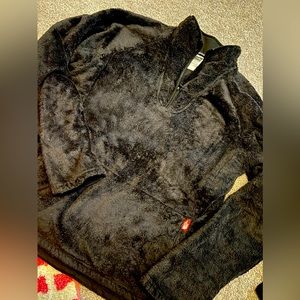 XL Black Fuzzy North Face Pullover